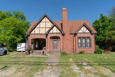 208 Cox Ave, Thomasville, NC 27360 photo 1