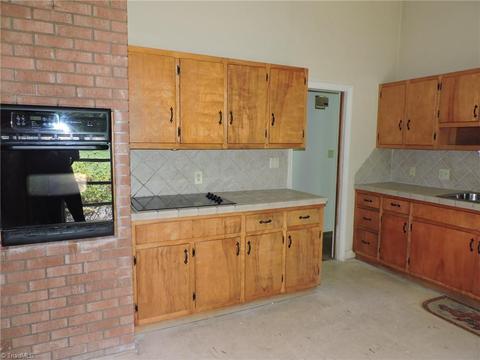 609 Overbrook Dr, High Point, NC 27262 photo 16