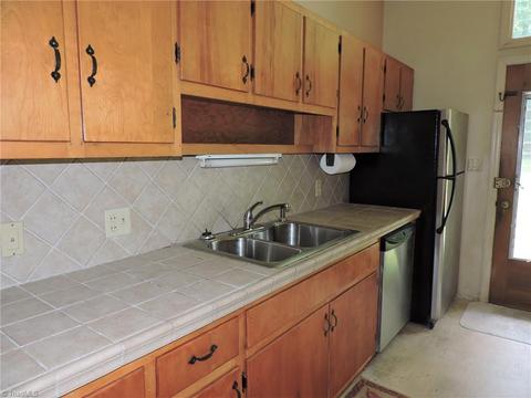 609 Overbrook Dr, High Point, NC 27262 photo 14