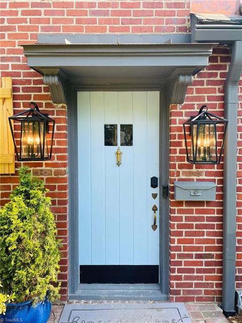 417 Edgedale Dr, High Point, NC 27262 photo 2
