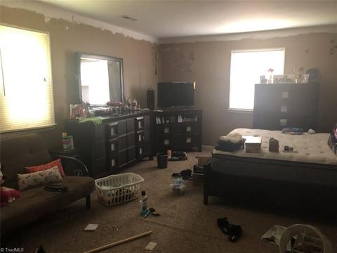 3214 Forestview Dr, High Point, NC 27260 photo 5