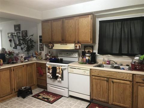 3214 Forestview Dr, High Point, NC 27260 photo 2