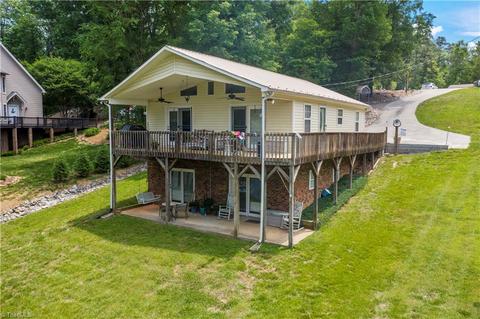 665 Dockside Ter, Denton, NC 27239 photo 3