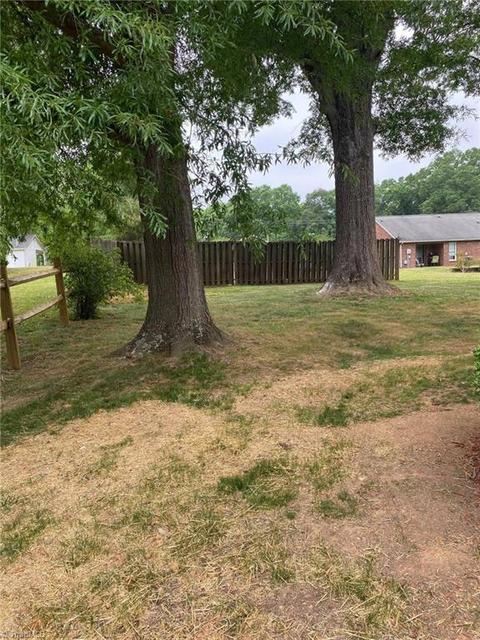 333 Maple St, Eden, NC 27288 photo 3