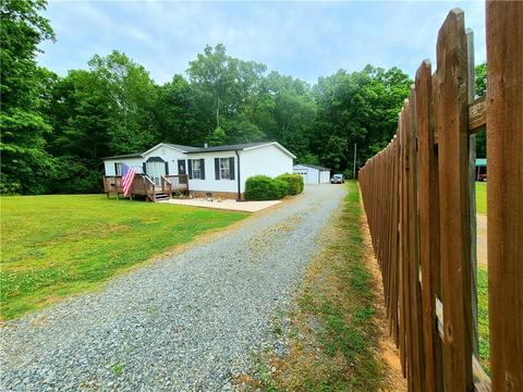 5847 Huckleberry Ln, Trinity, NC 27370 photo 4
