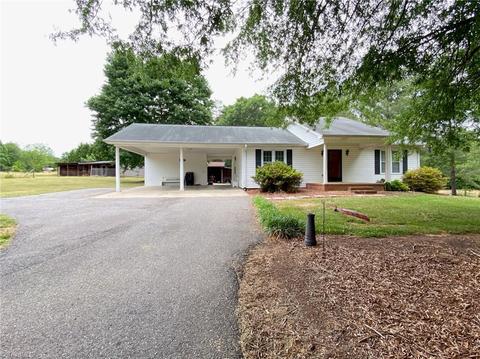 375 Manuel Rd, Mayodan, NC 27027 photo 1