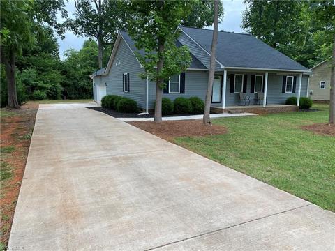 4086 Sherwood Forest Dr, Trinity, NC 27370 photo 1