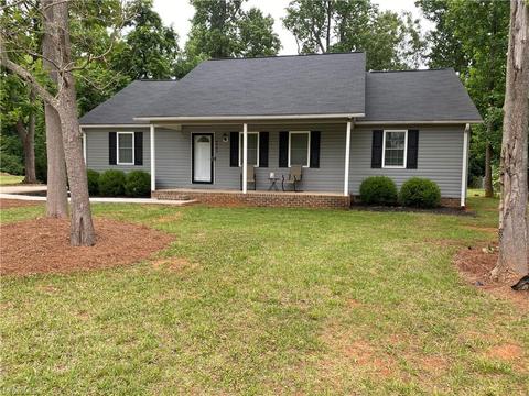 4086 Sherwood Forest Dr, Trinity, NC 27370 photo 2
