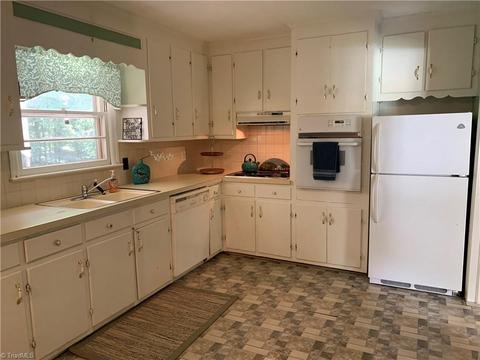 2440 Farmbrook Rd, Winston Salem, NC 27103 photo 5