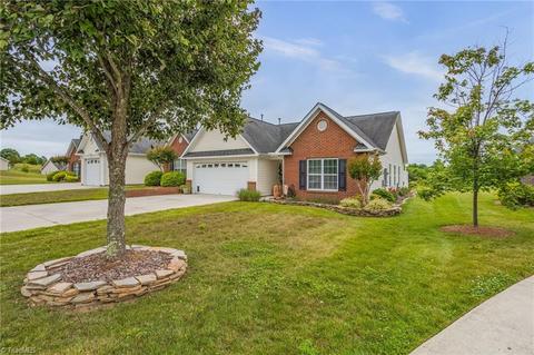 709 Chas Ct, High Point, NC 27265 photo 3