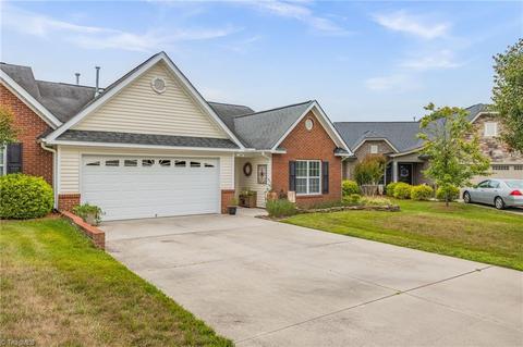 709 Chas Ct, High Point, NC 27265 photo 2