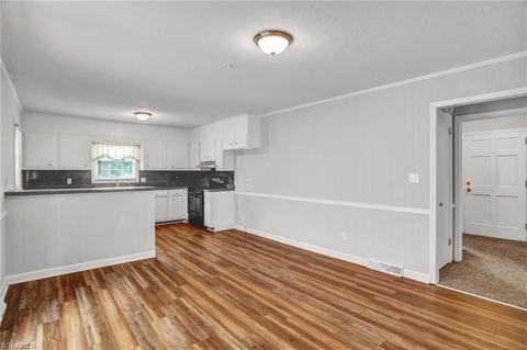 600 Oakview Rd, High Point, NC 27265 photo 9