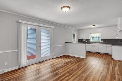 600 Oakview Rd, High Point, NC 27265 photo 8