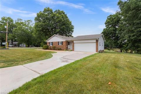 600 Oakview Rd, High Point, NC 27265 photo 4