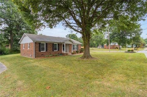 600 Oakview Rd, High Point, NC 27265 photo 2