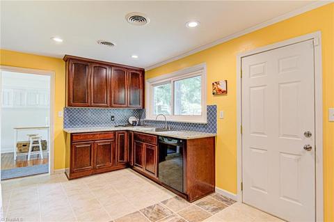 1606 Wendover Dr, High Point, NC 27262 photo 12