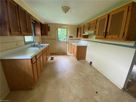 404 Cockerham Rd, Elkin, NC 28621 photo 9