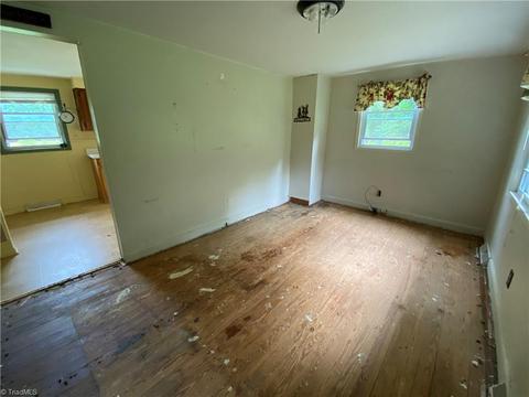 404 Cockerham Rd, Elkin, NC 28621 photo 5