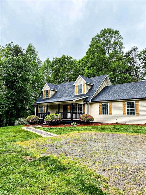 313 Circle Dr, Dobson, NC 27017 photo 2