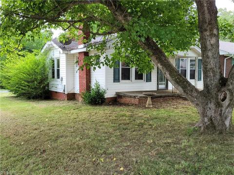 212 E Moore Ave, High Point, NC 27263 photo 1