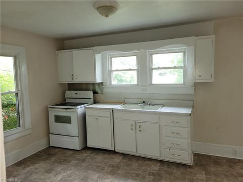 212 E Moore Ave, High Point, NC 27263 photo 4