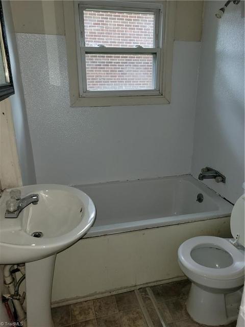 212 E Moore Ave, High Point, NC 27263 photo 3