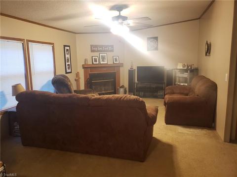 6908 Wright Rd, Thomasville, NC 27360 photo 5