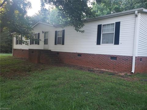 6908 Wright Rd, Thomasville, NC 27360 photo 1