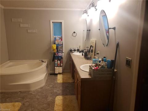 6908 Wright Rd, Thomasville, NC 27360 photo 11