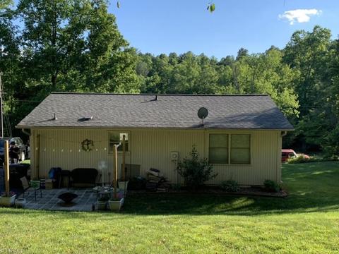 320 Bells View Ln, Purlear, NC 28665 photo 2