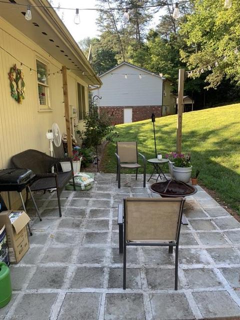 320 Bells View Ln, Purlear, NC 28665 photo 3