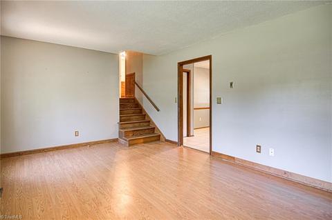 134 Maple Ln, King, NC 27021 photo 4