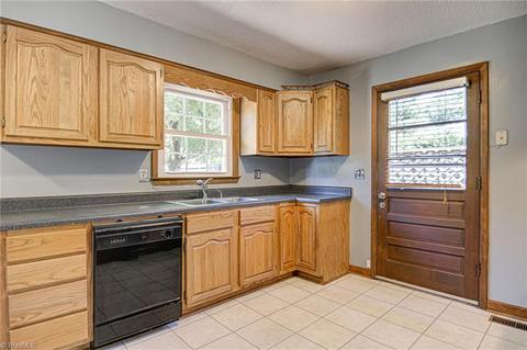 134 Maple Ln, King, NC 27021 photo 9