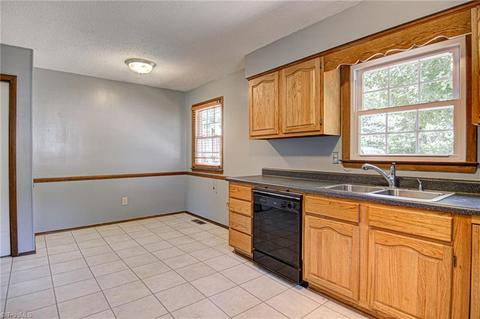 134 Maple Ln, King, NC 27021 photo 10