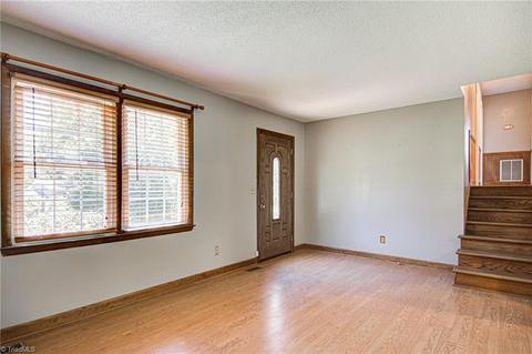 134 Maple Ln, King, NC 27021 photo 3