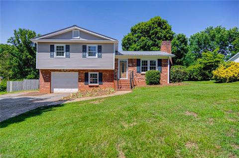 134 Maple Ln, King, NC 27021 photo 1