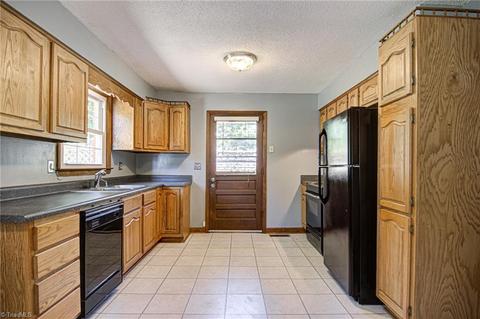 134 Maple Ln, King, NC 27021 photo 8