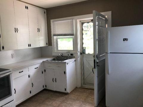 172 Harris Ave, Elkin, NC 28621 photo 9
