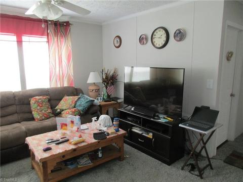 281 Calloway Rd, King, NC 27021 photo 2