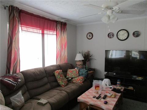 281 Calloway Rd, King, NC 27021 photo 3