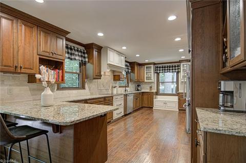6767 Castleton Dr, Clemmons, NC 27012 photo 5