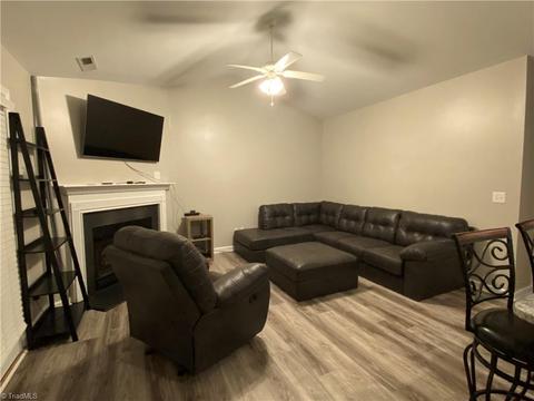 3871 Range Crest Ct, High Point, NC 27265 photo 4