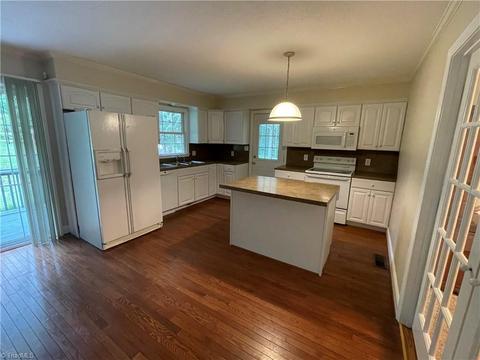 194 Circle Dr, Dobson, NC 27017 photo 7