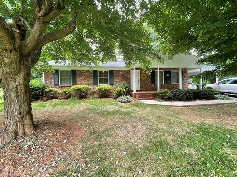 194 Circle Dr, Dobson, NC 27017 photo 4
