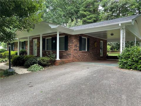 194 Circle Dr, Dobson, NC 27017 photo 1