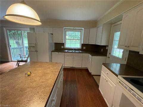 194 Circle Dr, Dobson, NC 27017 photo 6