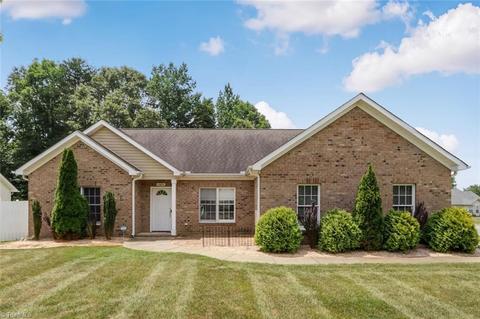 2468 Willard Rd, High Point, NC 27265 photo 1