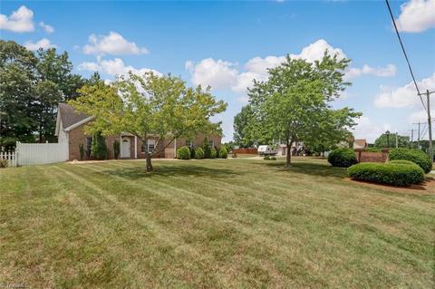 2468 Willard Rd, High Point, NC 27265 photo 4