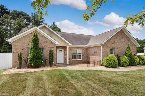 2468 Willard Rd, High Point, NC 27265 photo 6