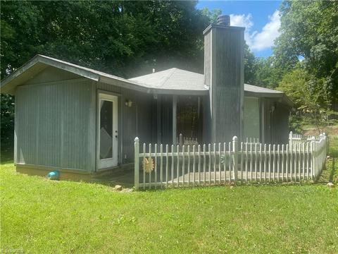 142 Trinity Dr, King, NC 27021 photo 2